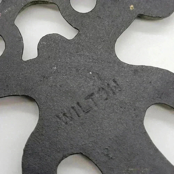 Vintage WILTON Cast Iron Painted Trivet W/ Feet Pot Holder Hot Plate Red Hearts - Picture 8 of 12
